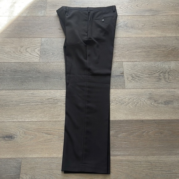 Men Haggar Black Classic Fit Dress Pant Flat Front,4 Pocket,Lightweight 32W 32L - Picture 2 of 9